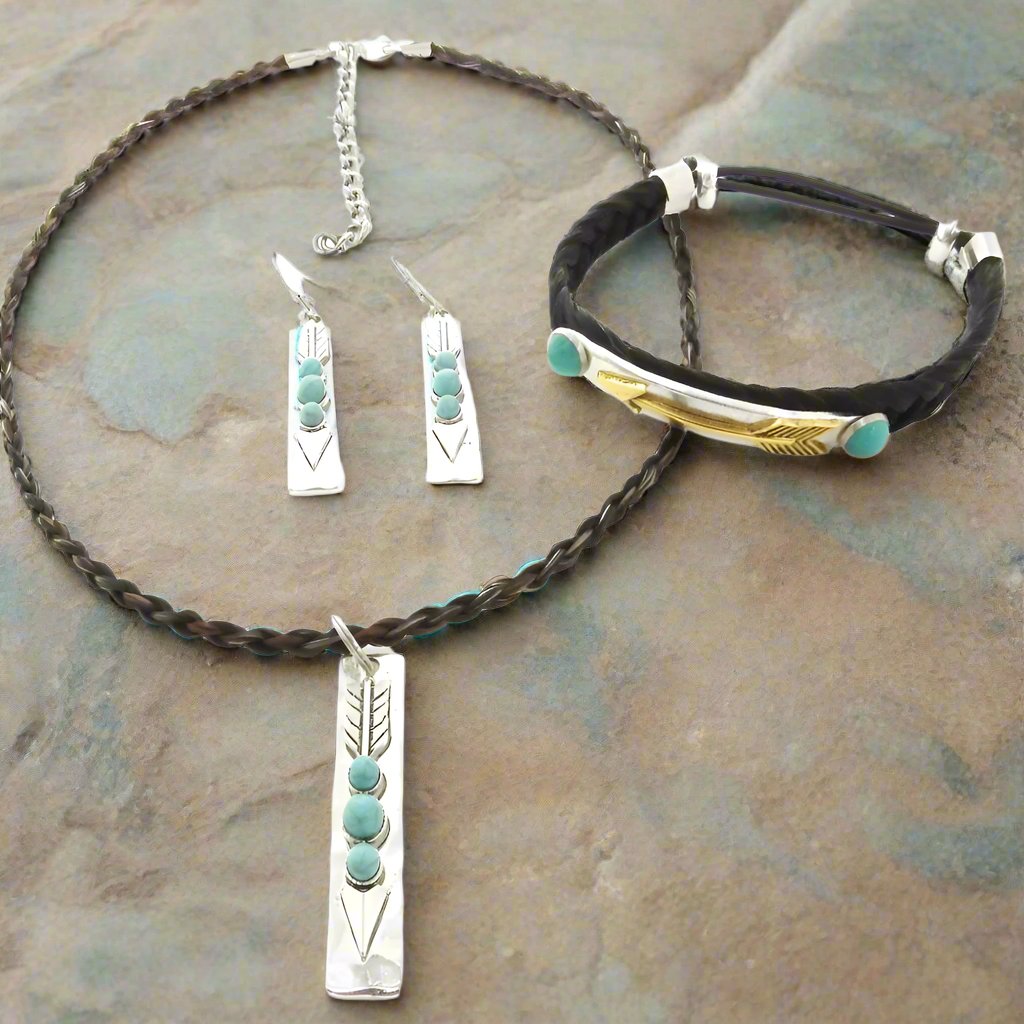 CT102 * Lara Arrow Choker